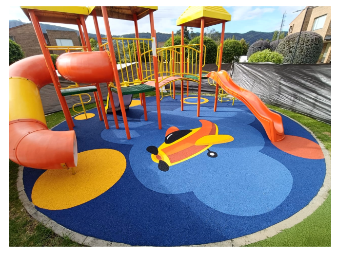 Piso de caucho para parque infantil en Bogotá